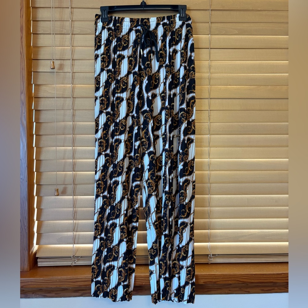 New Mix NWOT Black and Gold Wide Leg abstract pattern, 28" waist measurements - Picture 3 of 6